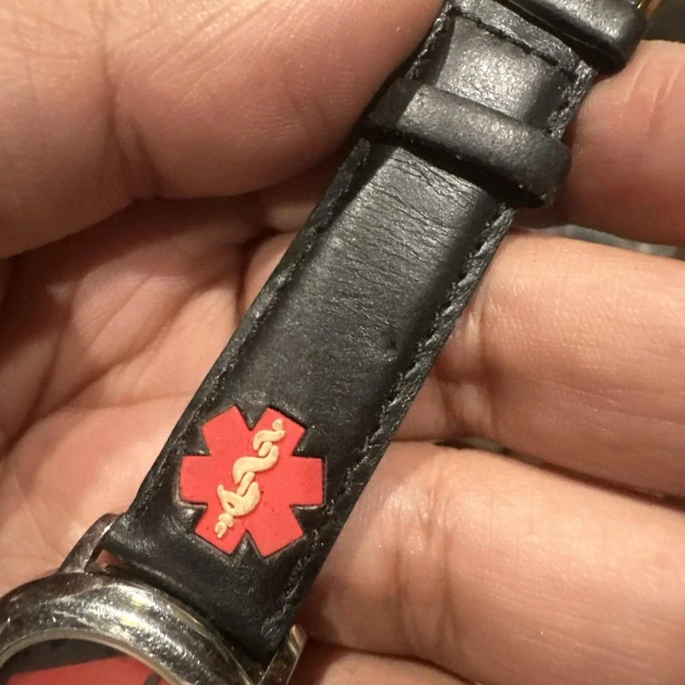 Working Vintage MODERN‎ ENGLISH 34mm Unisex Watch Quartz Rare Black/red Fit 7in